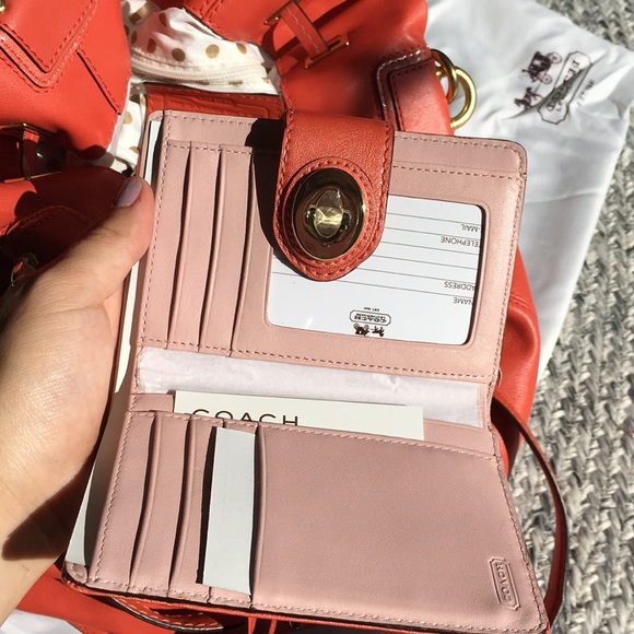 Coach drawstring shoulder tote with wallet - Picture 5 of 6